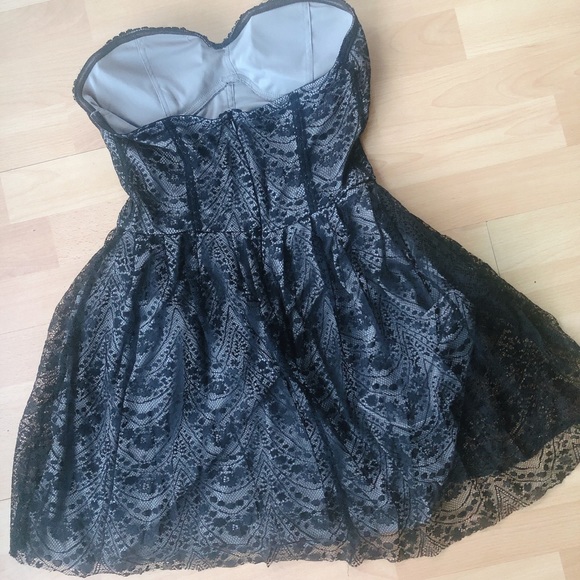 HP🎉 Lace Details Black Strapless Mini Dress 🖤🌹 - Picture 2 of 3